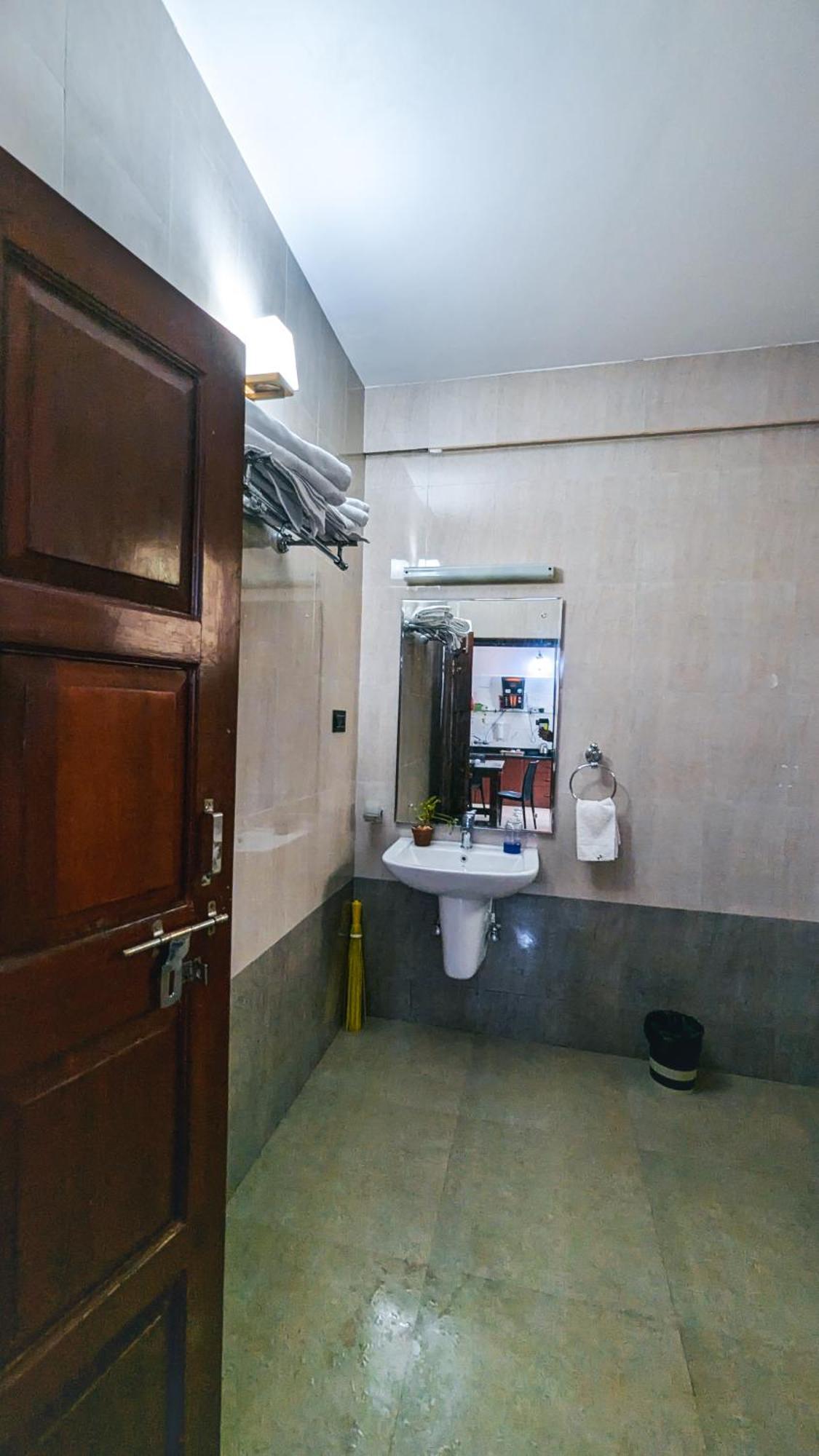 The First House By V3Homestay 4Bhk Private Pool كالانغيُت المظهر الخارجي الصورة
